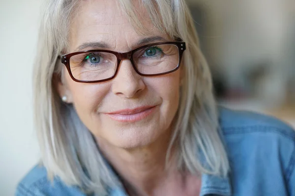 Senior woman with eyeglasses — Stock Photo, Image