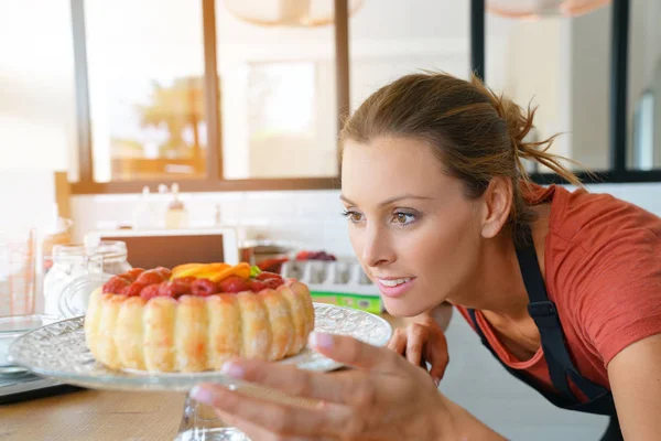 Woman pastry cook — Stock Photo, Image