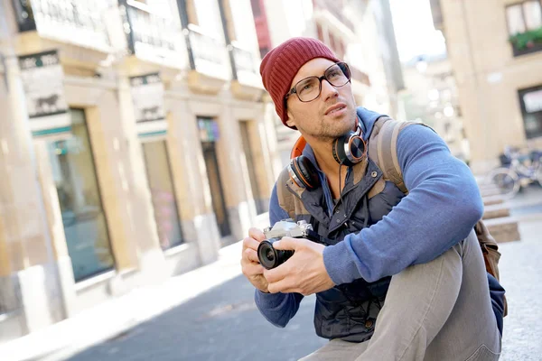 Hipster guy taking pictures — Stock Photo, Image