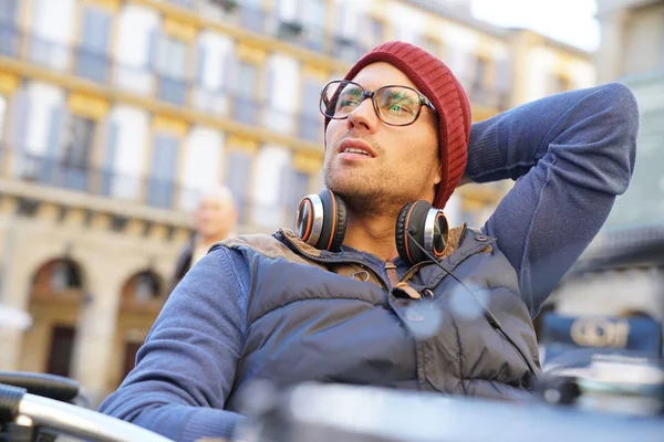 Hipster guy relaxing in town — Stock Photo, Image