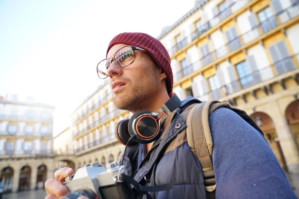 Hipster guy taking pictures — Stock Photo, Image