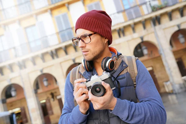 Hipster cara tirando fotos — Fotografia de Stock
