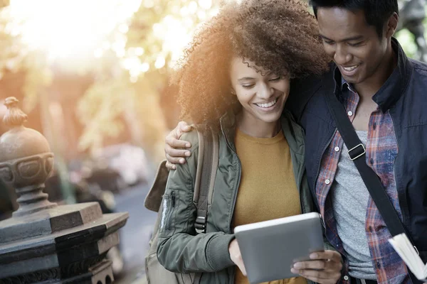 Trendy couple using tablet — Stock Photo, Image