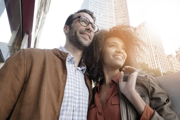 Cheerful couple doing shopping — Stock Photo, Image