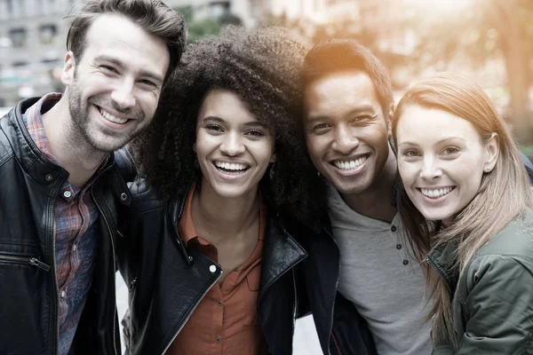 Portrait of multi-ethnic friends — Stock Photo, Image