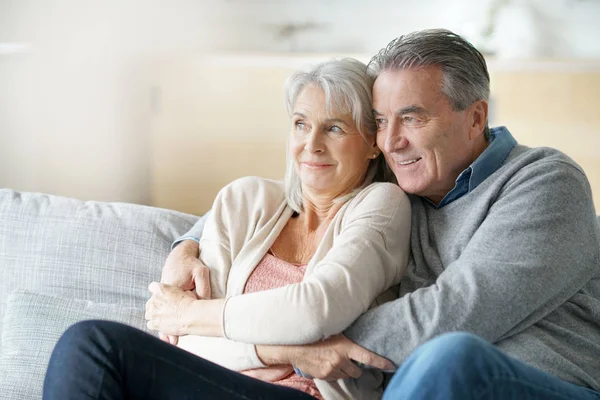 Retrato de casal idoso relaxante — Fotografia de Stock