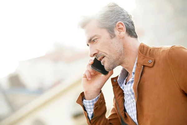 Obchodník mluví po telefonu — Stock fotografie