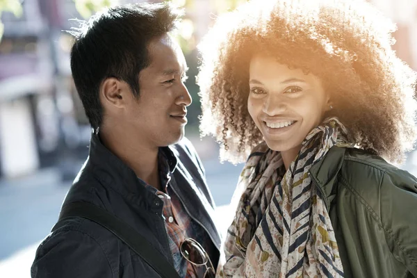 Mixed-race couple enjoying journey — Stock Photo, Image