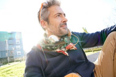 trendy adam bankta rahatlatıcı