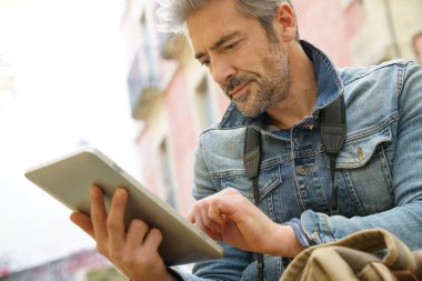  Dijital tablet üzerinde bağlı turizm                  