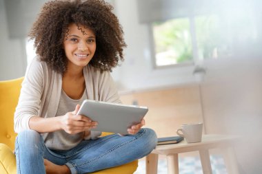 kadın websurfing dijital Tablet