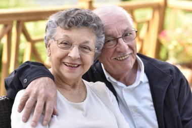 yaşlı çift rahatlatıcı