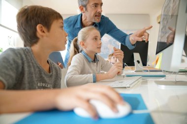  Bilgisayar Laboratuvarı çocuklarda