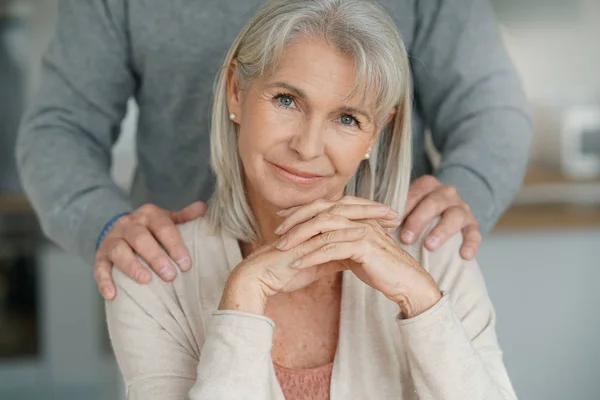 Vrouw, man n.e.c. haar — Stockfoto