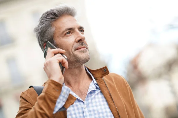 Man talking on phone — Stock Photo, Image