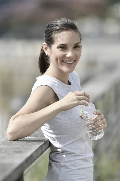 Jogger mulher relaxante — Fotografia de Stock