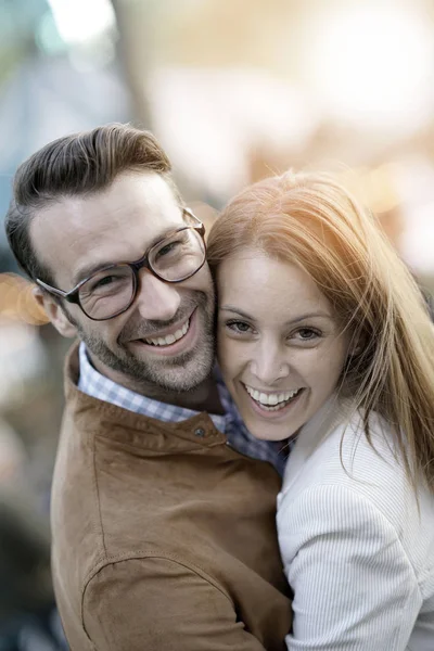 Pareja teniendo una cita en Bryant Park — Foto de Stock