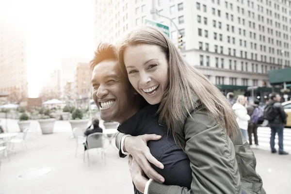 Cheerful couple in New York City — Stock Photo, Image