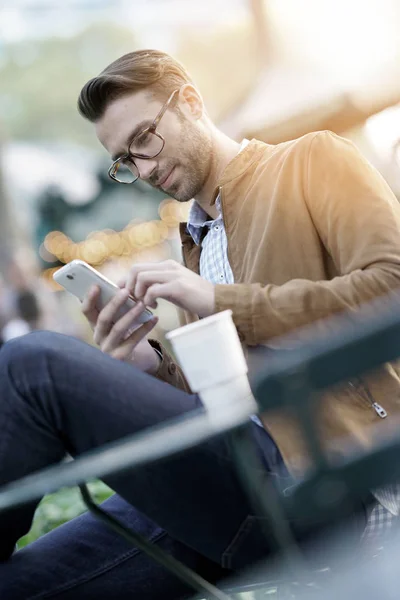 Biznesmen rozmawiający przez telefon — Zdjęcie stockowe