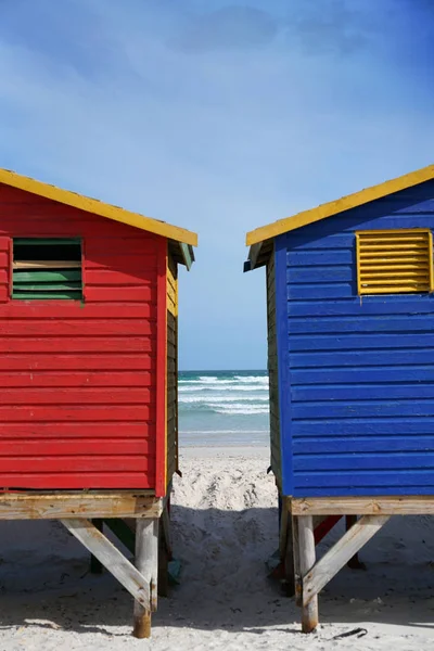 Strandhytter på Muizenberg – stockfoto