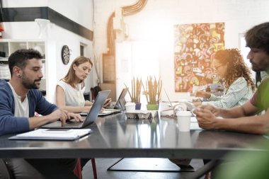 Ben çalışma trendy gençler