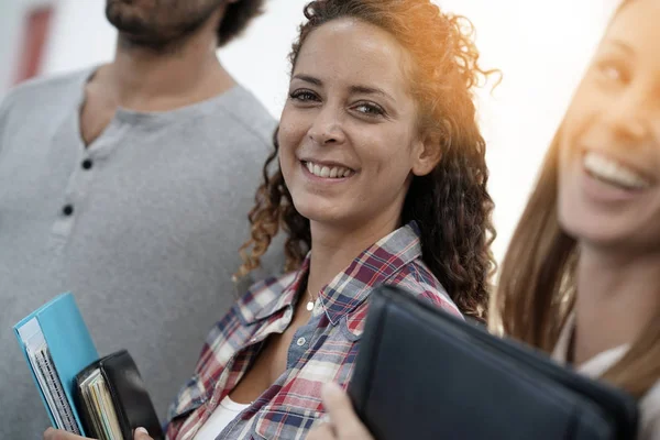 Porträt einer lächelnden Frau — Stockfoto