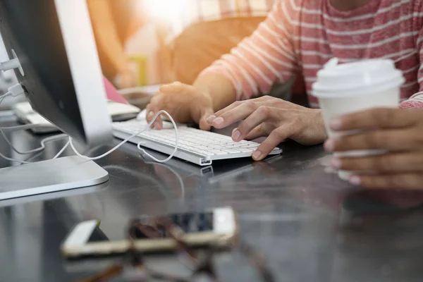 Hands typing on desktop keyboard — Stock Photo, Image