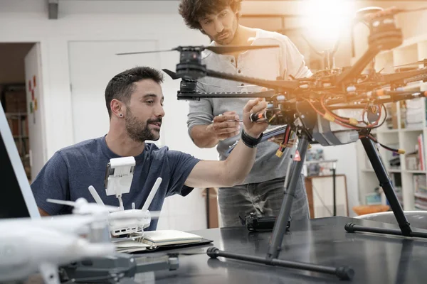 Engineer and technician working — Stock Photo, Image