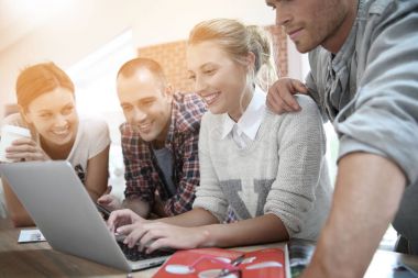 Gençler iş toplantısı 