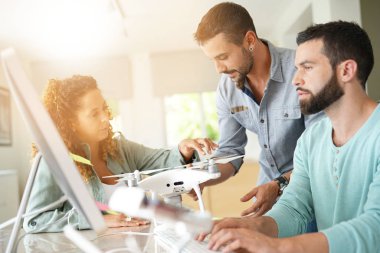 Office çalışma insanlarda başlangıç 