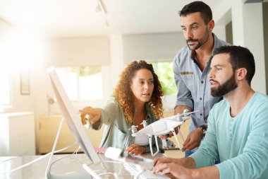 Office çalışma insanlarda başlangıç 