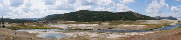 Вид Реку Гейзеры Национального Парка Йеллоустоун Монтана — стоковое фото