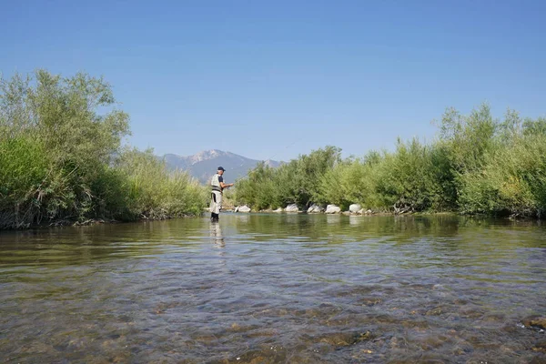 Fly fisherman fishing — Stock Photo, Image