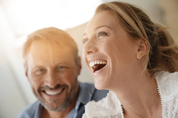 Mature couple relaxing at home — Stock Photo, Image