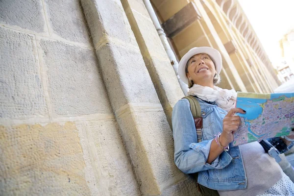 Avrupa şehirde seyahat kadın