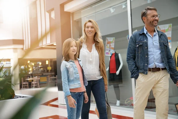 Famille Jour Shopping Marche Dans Centre Commercial — Photo