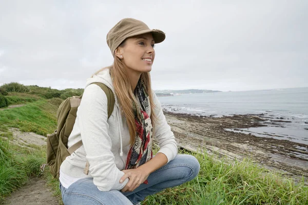 Frau auf einem Trekking-Tag — Stockfoto