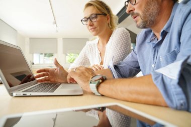 iş takım çalışması 