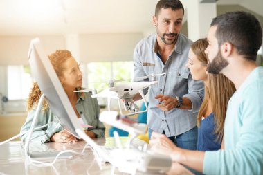 Office çalışma insanlarda başlangıç 