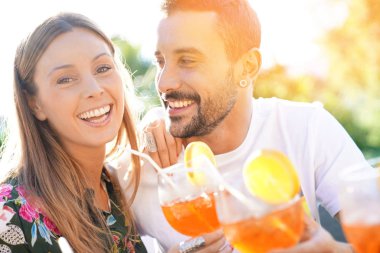 Eğleniyor çift w tezahürat