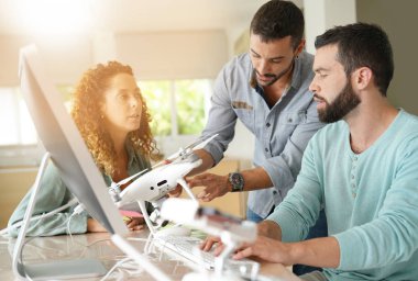 Office çalışma insanlarda başlangıç 