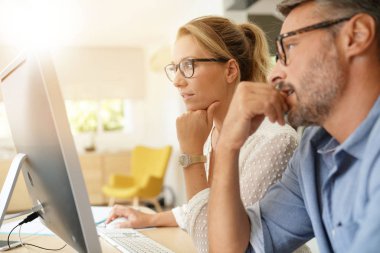 çalışan iş adamları