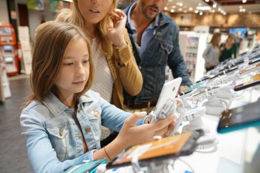 Aile Multimedya mağazasında