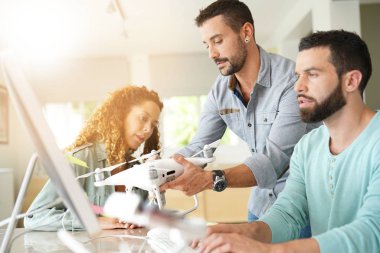 Office çalışma insanlarda başlangıç 