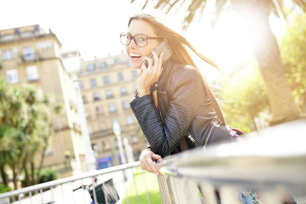Girl  talking on phone — Stock Photo, Image