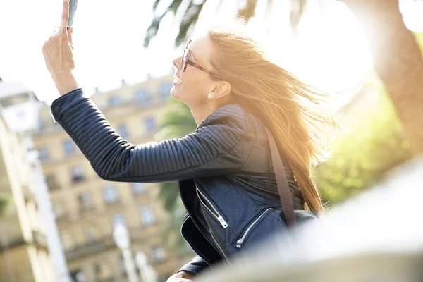 Girl taking selfie picture in town — Stock Photo, Image