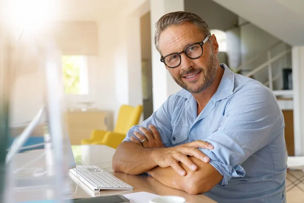 Mature man working from home — Stock Photo, Image