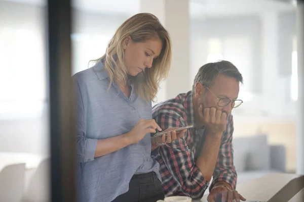 Couple Connected View Window — Stock Photo, Image