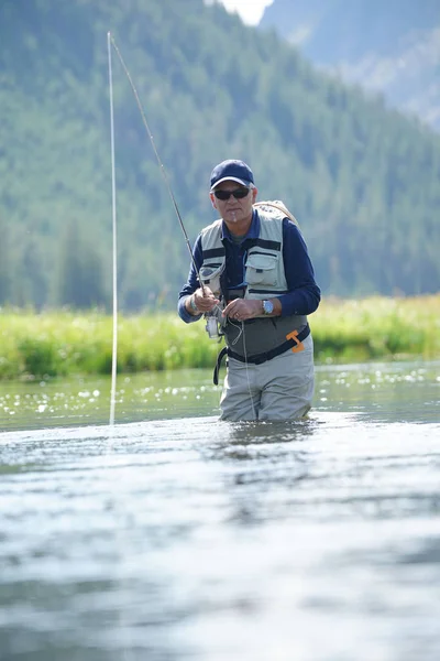 Pesca con mosca en el río Madison — Foto de Stock