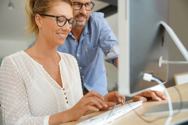 Imprenditori che lavorano — Foto Stock